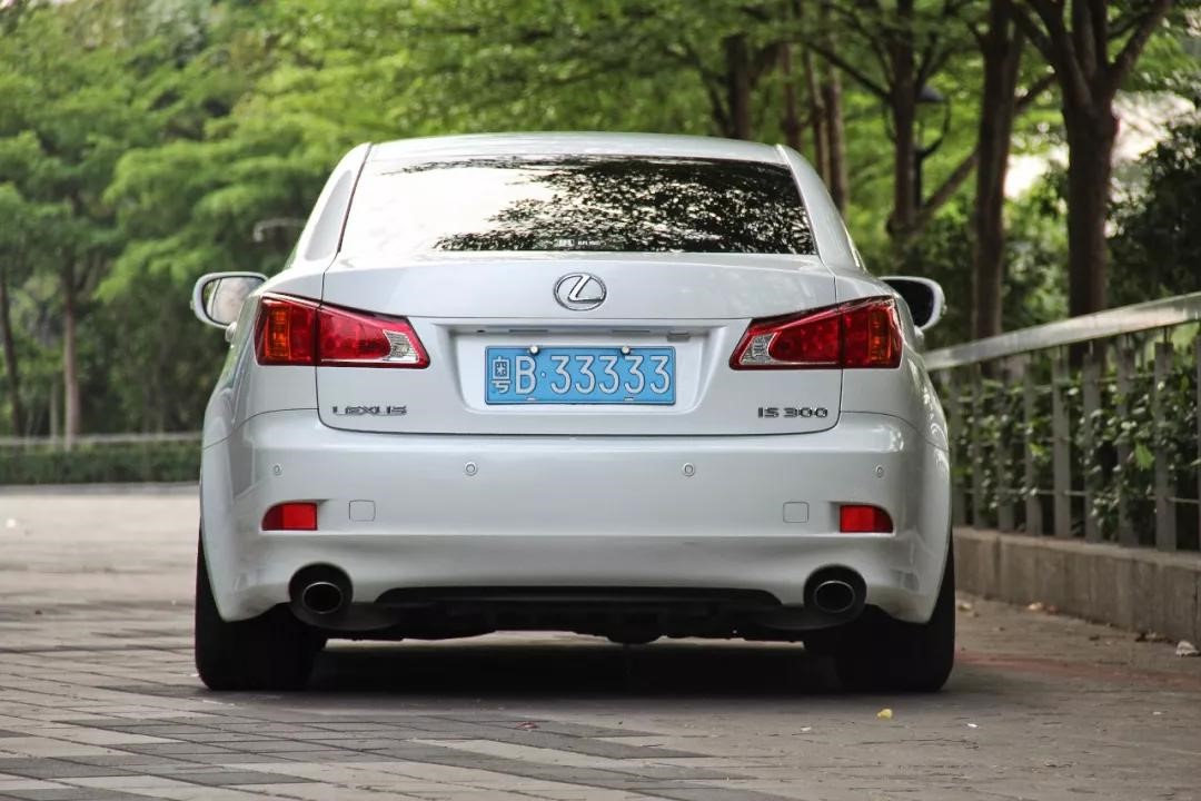 lexus is300