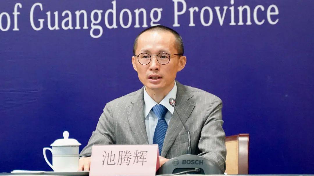 探索新澳门正版免费资本车,探索新澳门正版免费资本车，揭秘背后的故事与挑战