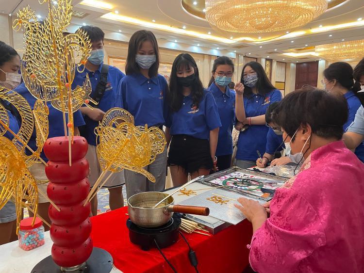新澳门一码中中特,新澳门一码中中特，探索与体验的独特魅力